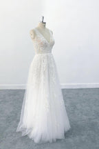 Elegante abito da sposa lungo a linea ad A con scollo a V, applicazioni e tulle, senza schiena