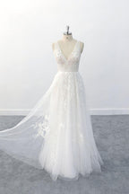 Elegante abito da sposa lungo a linea ad A con scollo a V, applicazioni e tulle, senza schiena