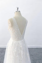 Elegante abito da sposa lungo a linea ad A con scollo a V, applicazioni e tulle, senza schiena