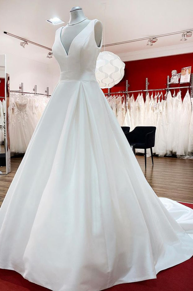 Vestidos de Noiva Elegantes em Cetim com Decote em V, Folhos e Saia Longa em Linha A, Costas Descobertas