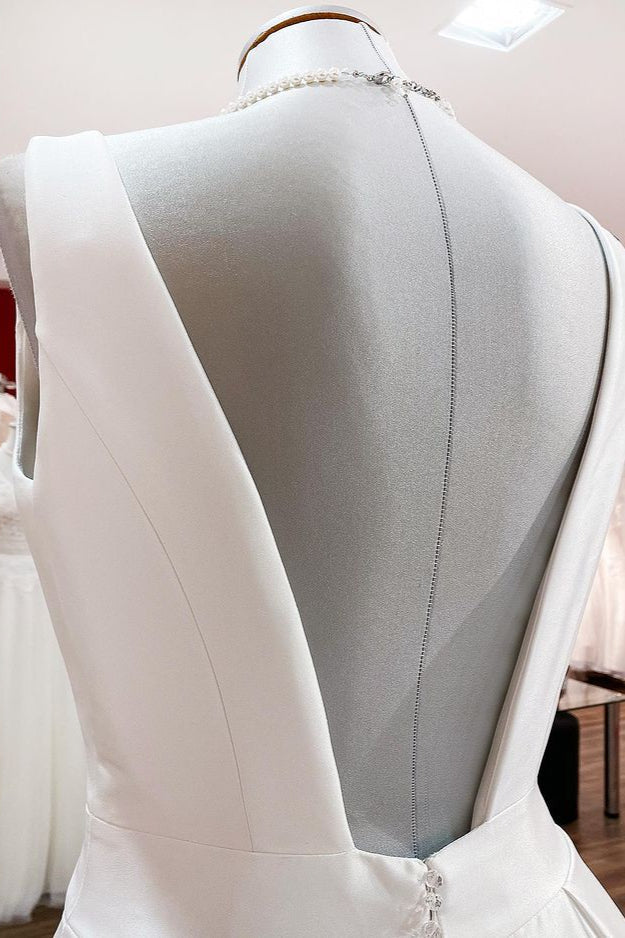Vestidos de Noiva Elegantes em Cetim com Decote em V, Folhos e Saia Longa em Linha A, Costas Descobertas