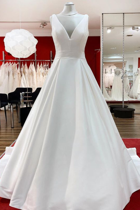 Vestidos de Noiva Elegantes em Cetim com Decote em V, Folhos e Saia Longa em Linha A, Costas Descobertas