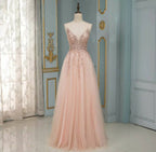 Robe de bal élégante longue en tulle à paillettes, dos nu, en ligne A avec décolleté en V