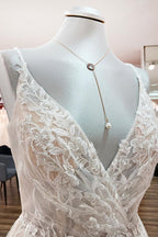 Elegante vestido de novia largo en forma de A con escote en V, sin mangas, con volantes y espalda descubierta