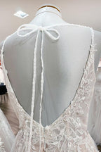 Elegante vestido de novia largo en forma de A con escote en V, sin mangas, con volantes y espalda descubierta
