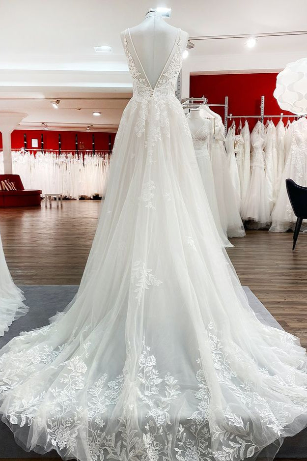 Vestido de Noiva Elegante Comprido em Linha A com Decote em V, Tule, Alças Finas e Renda
