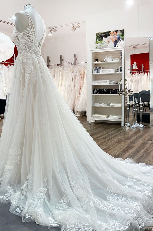 Vestido de Noiva Elegante Comprido em Linha A com Decote em V, Tule, Alças Finas e Renda