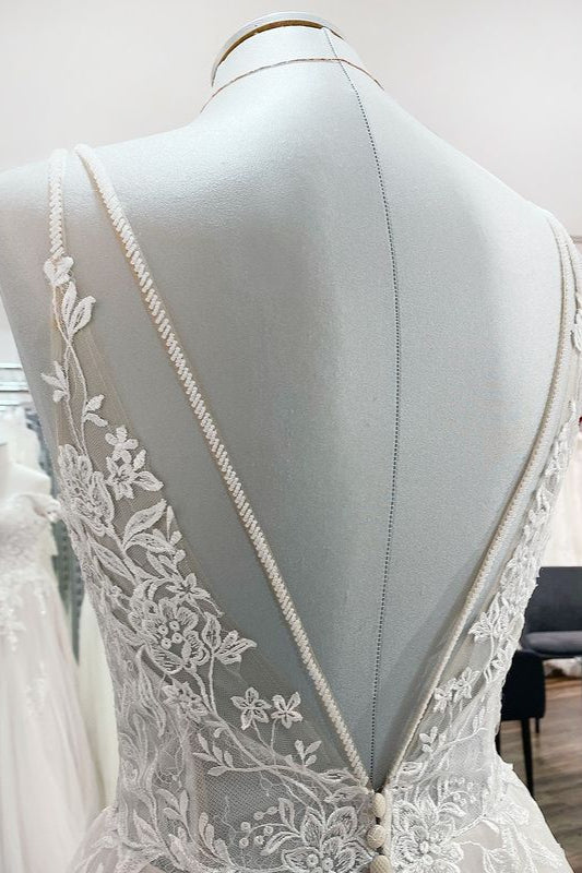Vestido de Noiva Elegante Comprido em Linha A com Decote em V, Tule, Alças Finas e Renda