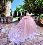 Vestido longo elegante de baile com aplicações de renda e tule, decote ombro a ombro, para festa de quinze anos