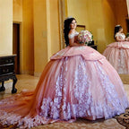 Vestido longo elegante de baile com aplicações de renda e tule, decote ombro a ombro, para festa de quinze anos