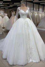 Elegantes langes Ballkleid mit Herzausschnitt und Ärmeln aus Tüll