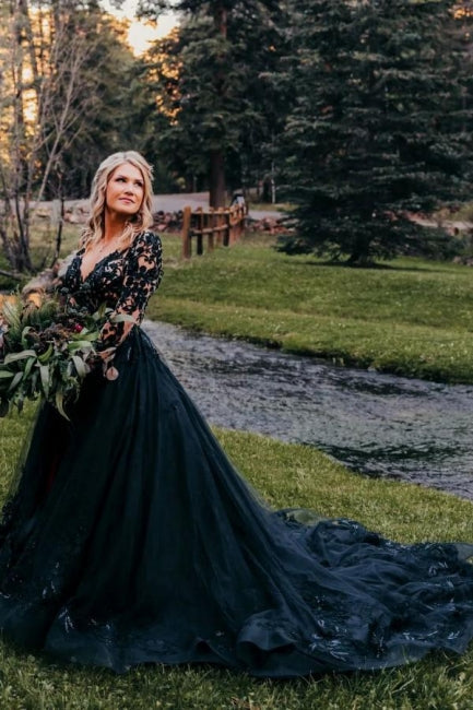Robes de mariée élégantes longues noires en ligne A à col en V avec manches longues et dentelle