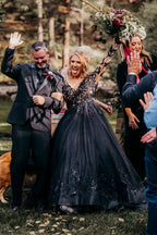 Robes de mariée élégantes longues noires en ligne A à col en V avec manches longues et dentelle