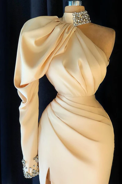 Robe de bal élégante longue champagne à col montant, une épaule, fendue avec fente