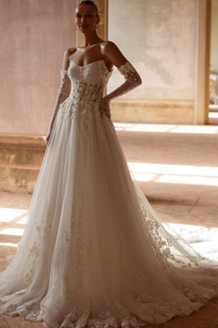 Elegante vestido de novia largo color marfil con escote en forma de A, sin tirantes y encaje