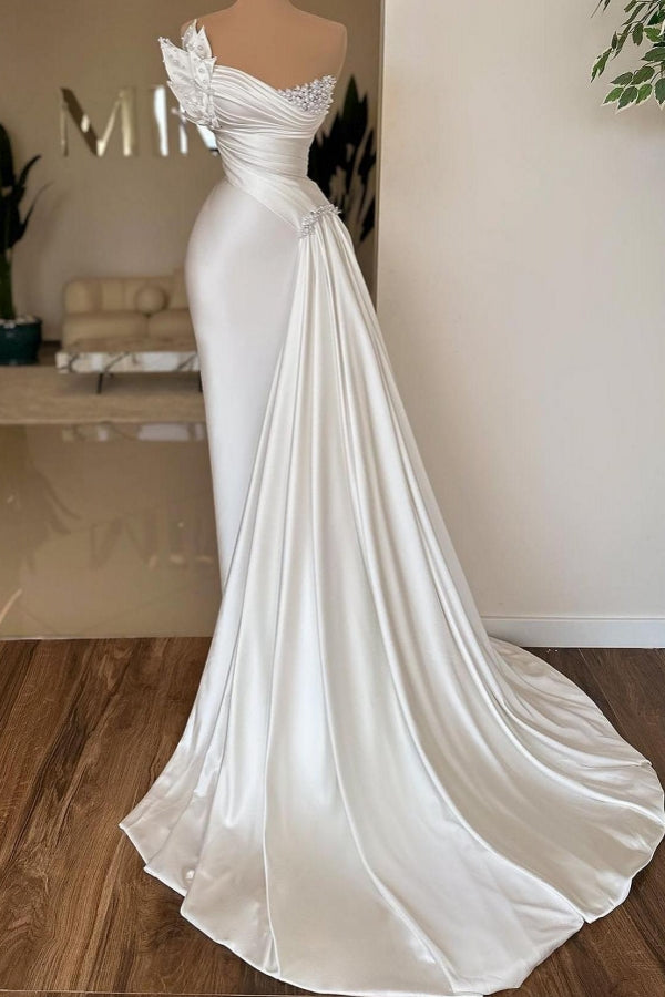 Elegante abito da sposa lungo avorio in raso senza spalline con pieghe e perle