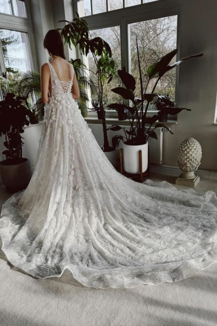 Vestido de Noiva Elegante Comprido em Marfim com Decote em V, Corte em A e Renda com Brilho