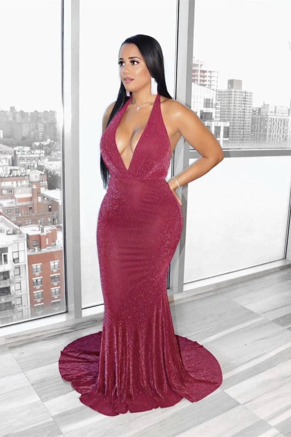 Vestido largo elegante de sirena con cuello halter sin mangas y escote en V para fiesta