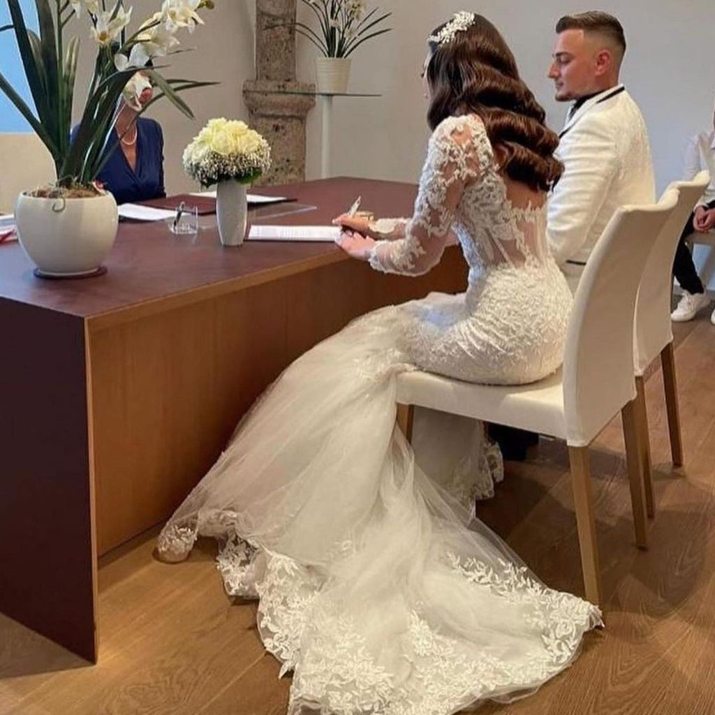 Elegante vestido de novia largo de sirena con encaje y espalda abierta con mangas