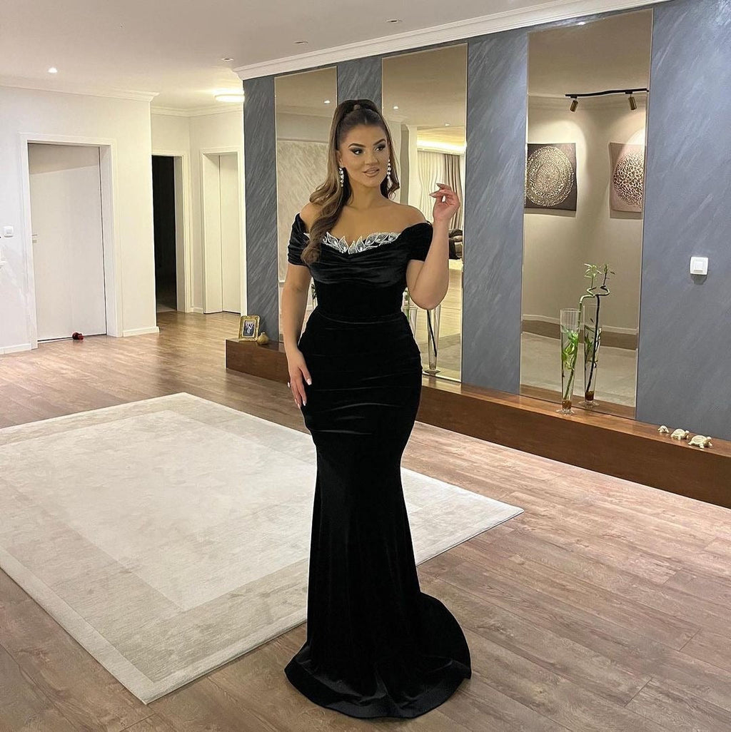 Vestidos de Baile Formais Elegantes de Veludo, Compridos, Estilo Sereia, com Ombros Descobertos e Mangas