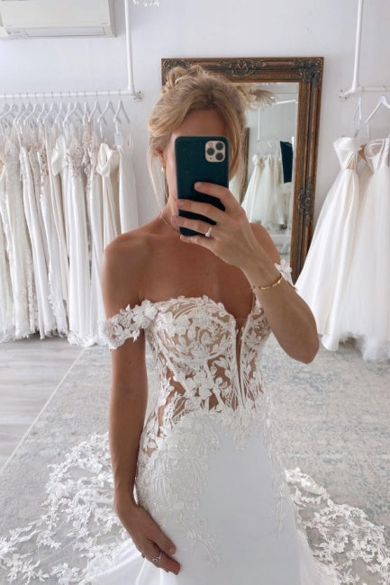 Abiti da sposa lunghi eleganti a sirena con scollo a barca e pizzo
