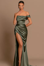 Elegante vestido de fiesta formal de satén con un solo hombro y corte sirena con abertura