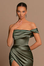 Elegante vestido de fiesta formal de satén con un solo hombro y corte sirena con abertura