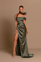 Elegante vestido de fiesta formal de satén con un solo hombro y corte sirena con abertura