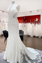 Abito da sposa elegante lungo a sirena con spalline sottili, pizzo, raso e schiena scoperta
