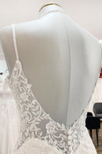 Abito da sposa elegante lungo a sirena con spalline sottili, pizzo, raso e schiena scoperta