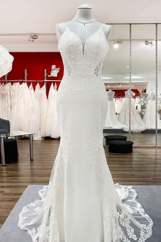 Abito da sposa elegante lungo a sirena con spalline sottili, pizzo, raso e schiena scoperta