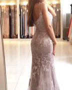 Robe de bal élégante longue sirène à décolleté cœur avec fines bretelles et appliques en dentelle