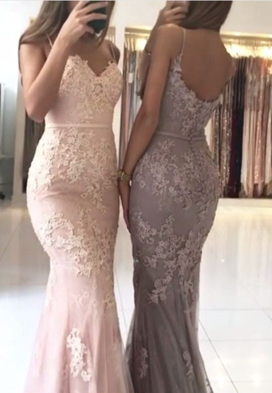 Robe de bal élégante longue sirène à décolleté cœur avec fines bretelles et appliques en dentelle