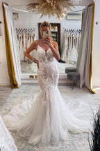 Abiti da sposa eleganti lunghi a sirena con scollo a V e senza maniche in pizzo