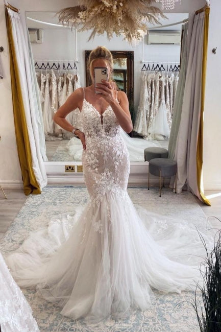 Abiti da sposa eleganti lunghi a sirena con scollo a V e senza maniche in pizzo