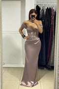 Vestido de Baile Elegante Longo de Cetim com Ombros Descobertos e Cauda de Sereia com Pedras Brilhantes