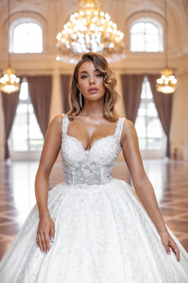 Robes de mariée longues élégantes princesse sans manches en ligne A avec dentelle