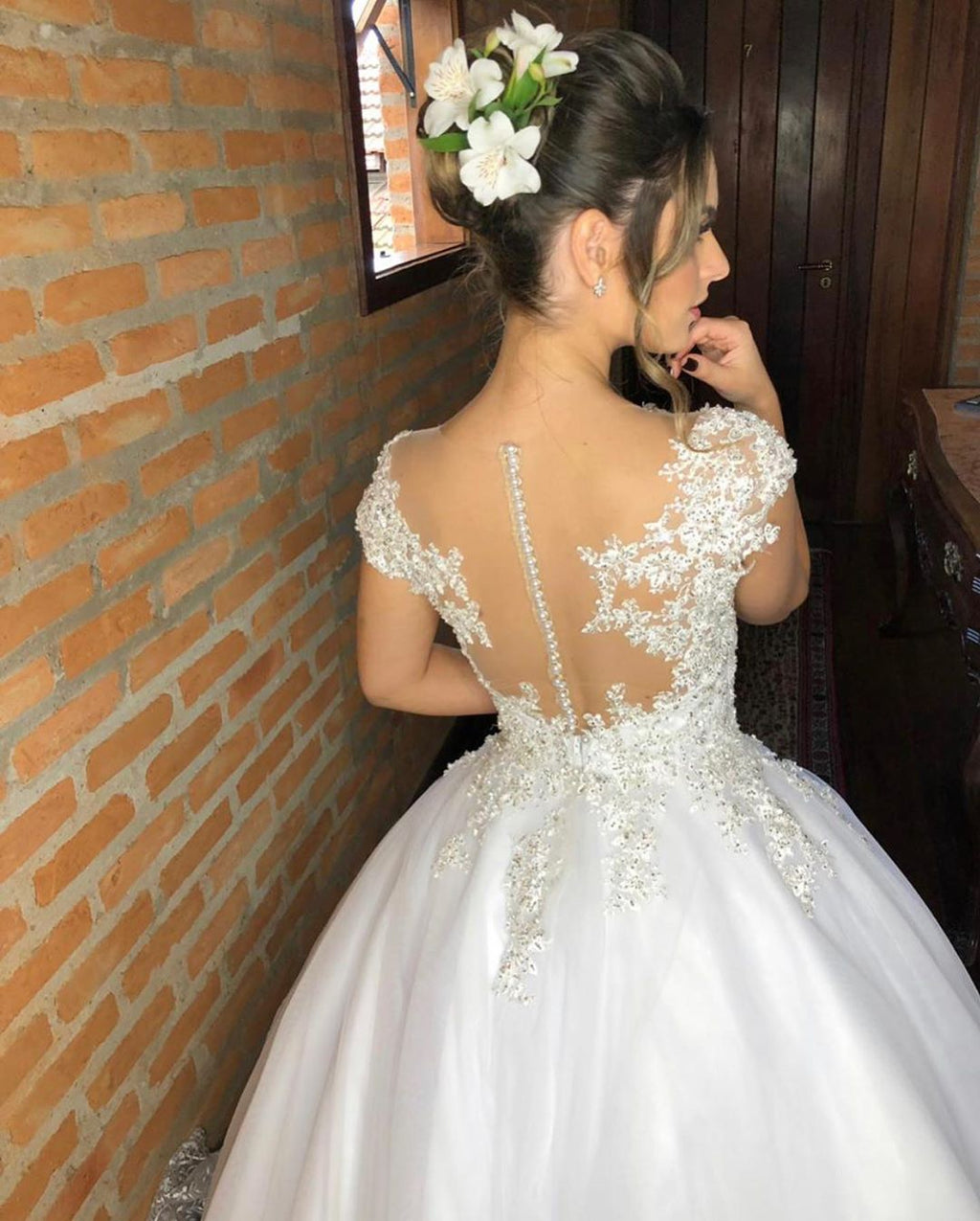 Vestidos de Noiva Elegantes com Aplicações Longas de Renda e Decote em V Princesa