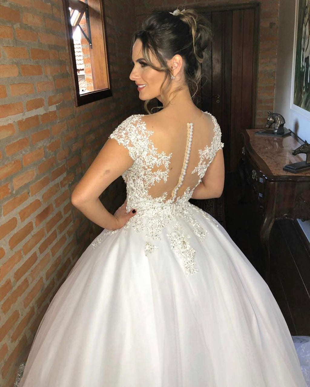 Vestidos de Noiva Elegantes com Aplicações Longas de Renda e Decote em V Princesa