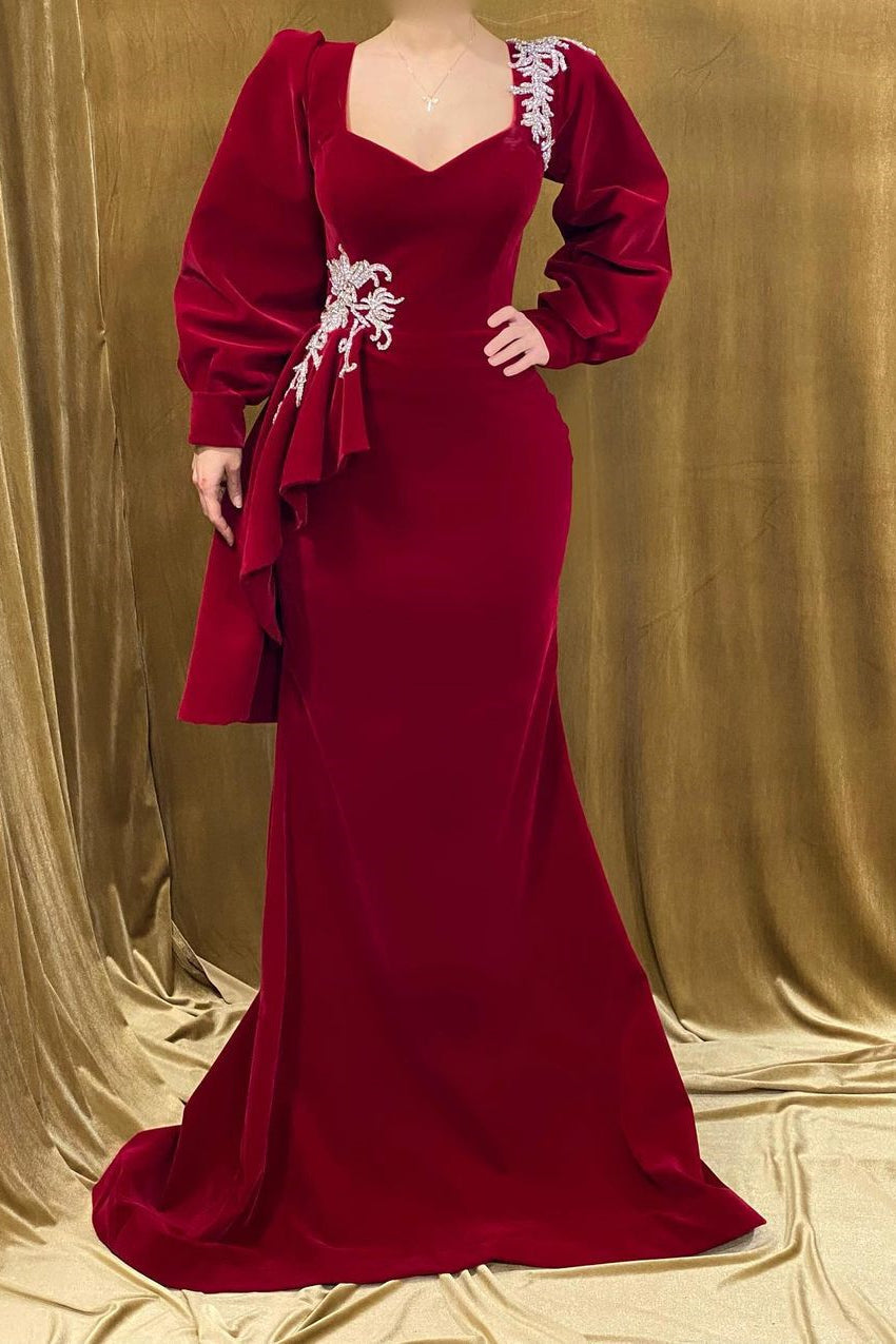 Robe de bal sirène élégante en velours rouge avec perles et manches longues