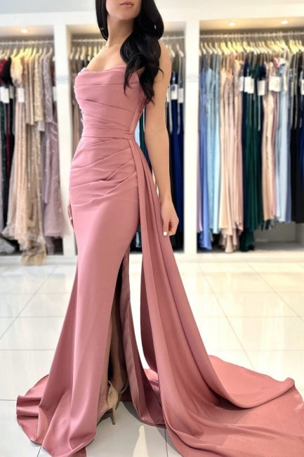 Elegante vestido de noche largo sencillo sin mangas en color rosa polvoriento con abertura