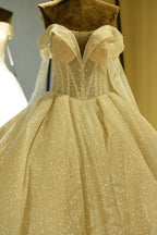 Vestido de Noiva Elegante com Mangas Compridas, Decote Coração, Cordão de Renda e Saia de Tule Marfim