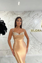 Vestido de Festa Elegante com Alças Finas Longas, Sem Mangas e Bordado com Lantejoulas
