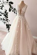 Abito da sposa elegante lungo a linea ad A con scollo a cuore, tulle e applicazioni di pizzo