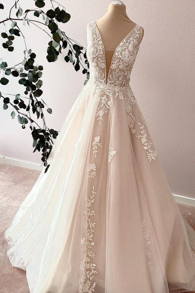 Abito da sposa elegante lungo a linea ad A con scollo a cuore, tulle e applicazioni di pizzo