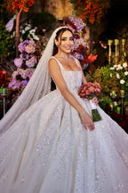 Vestido de Noiva Elegante Branco Longo em Linha A com Alças de Renda e Apliques
