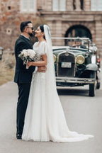 Elegante abito da sposa lungo bianco a linea ad A con scollo quadrato in tulle e pizzo con maniche corte