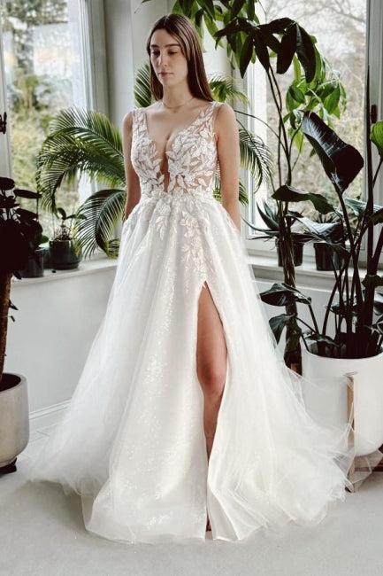 Vestido de Noiva Elegante Branco Longo em Linha A com Decote em V, Renda, Brilho, Costas Descobertas e Fenda