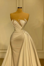Elegante vestido de novia largo blanco brillante sin mangas con sirena y encaje
