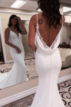 Robe de mariée longue blanche élégante sirène à col en V, bretelles fines, dos nu avec dentelle